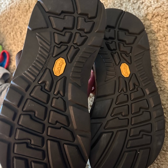 Womens chacos - Picture 2 of 2